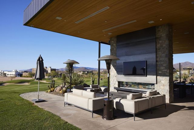 Outdoor patio seating at the Seven Desert Mountain clubhouse.