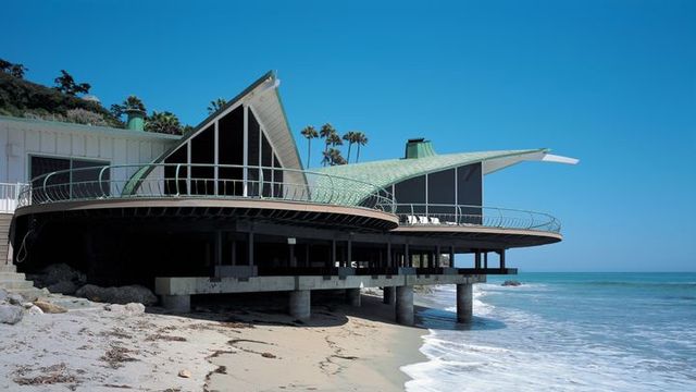 Malibu wave house