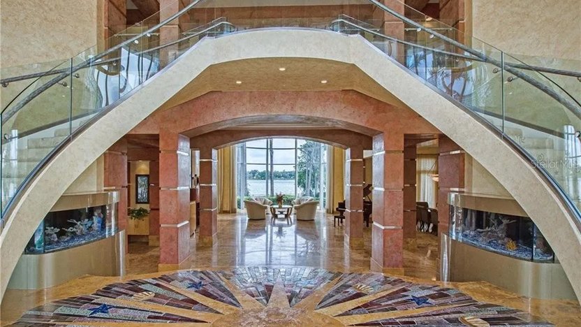 Over-the-top foyer